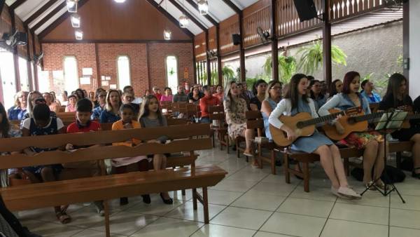 Ceia Mundial da Igreja Cristã Maranata: Participação das igrejas do Brasil - Parte II - galerias/4554/thumbs/364icmsagostinho-voltaredonda-rj.jpg