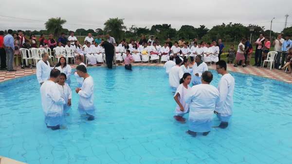 Seminário e Batismo na Bolívia  - galerias/4799/thumbs/27batismobolivia.jpg