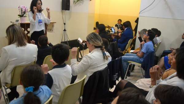 Seminário de março com as classes de crianças a adolescentes no Exterior - galerias/4816/thumbs/48milão.JPG