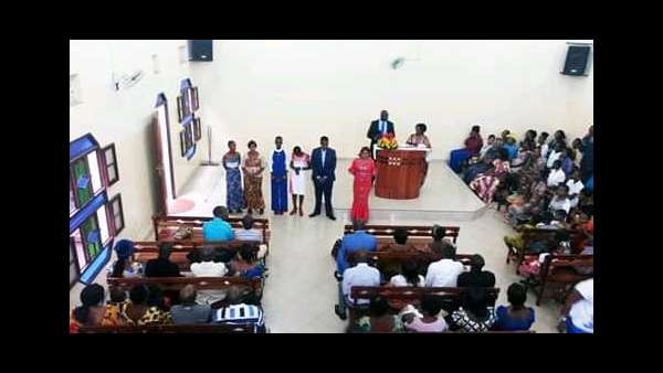 Culto de batismo em Bujumbura, Burundi - galerias/4845/thumbs/05burundi.jpeg