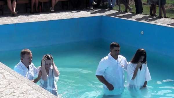 Cultos de batismo em Conceição de Castelo, ES, e Cachoeirinha, Manaus - galerias/4849/thumbs/10conceiçãodecastelo.jpg
