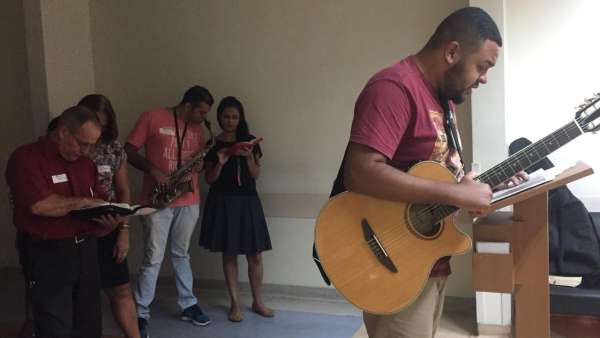 Trabalho de Musicoterapia da Igreja Cristã Maranata em Vila Velha, ES - galerias/4882/thumbs/03musicoterapiavilavelha.jpeg