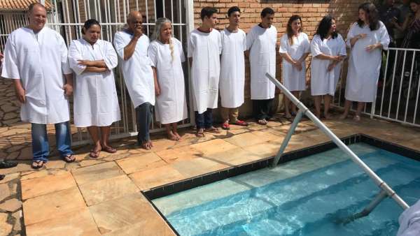 Batismos da Igreja Cristã Maranata - Maio 2019 - galerias/4886/thumbs/02sobradinho.jpg