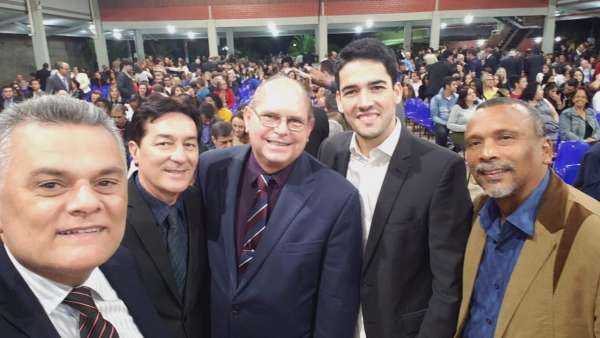 Culto de glorificação pelos 40 anos da ICM em Cachoeiro, ES - galerias/4949/thumbs/07.jpeg