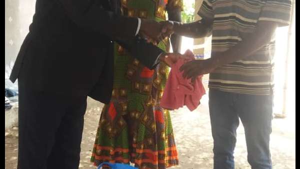 Recebimento de donativos em Gana, África - galerias/4957/thumbs/08.jpeg