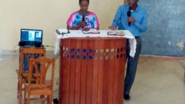 Seminário da ICM em Burundi, África - galerias/4979/thumbs/02-pastor-delphin-sula.jpg