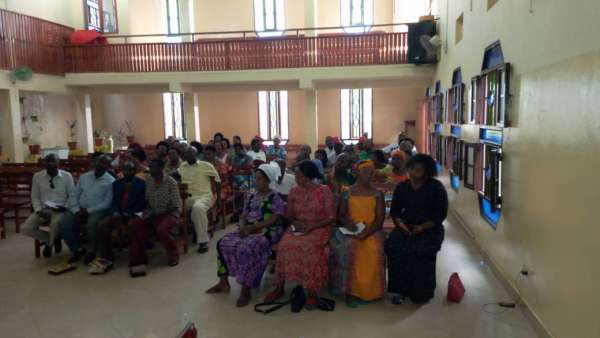 Seminário da ICM em Burundi, África - galerias/4979/thumbs/03-obreiros-e-professoras.jpg