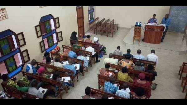 Seminário da ICM em Burundi, África - galerias/4979/thumbs/04-aulas-em-kirundi-e-swahili.jpg