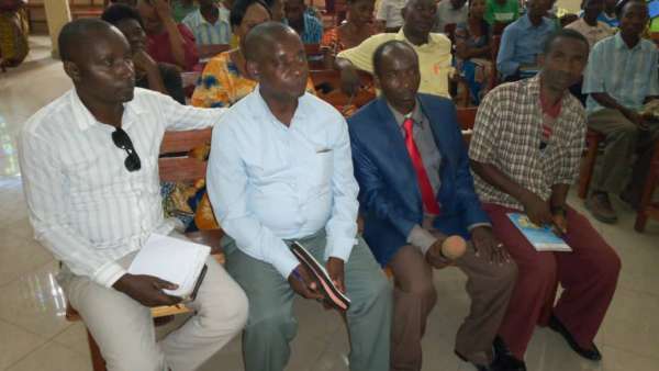 Seminário da ICM em Burundi, África - galerias/4979/thumbs/05-pastores-de-bitwe-e-nianza-lac.jpg