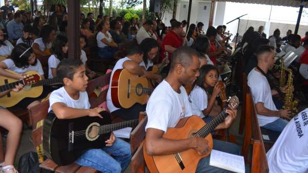 Culto de glorificação pelos 04 anos do Projeto Aprendiz na Área de Bela Aurora, Cariacica - ES - galerias/5005/thumbs/11.jpg
