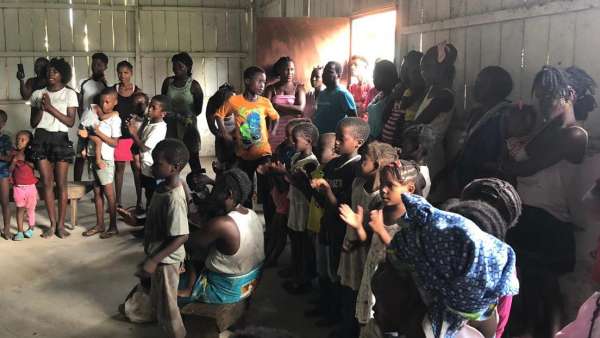 Missão África - Início da asistência em São Tomé e Príncipe - galerias/5016/thumbs/01---cópia.jpeg
