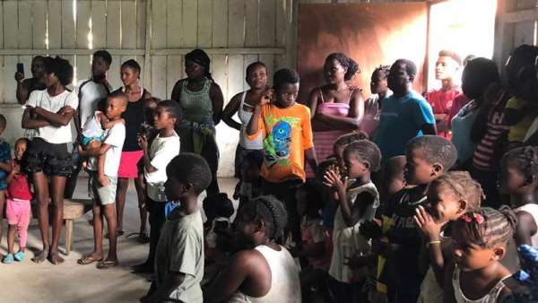 Missão África - Início da asistência em São Tomé e Príncipe - galerias/5016/thumbs/02---cópia.jpeg