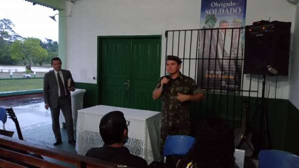 Cultos com Oficiais do Exército Brasileiro - galerias/5085/thumbs/breves03.jpeg